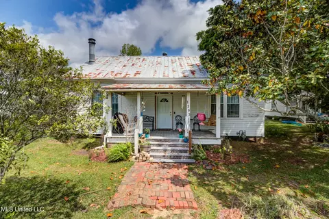 1203 Calhoun St, Ocean Springs, MS 39564