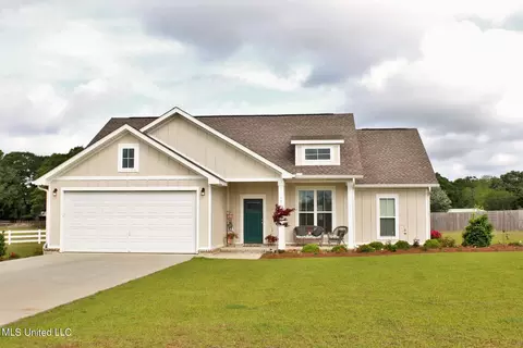 120 Magnolia Farms Dr, Lucedale, MS 39452