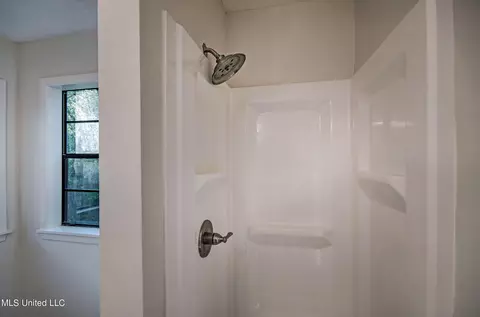 Bath - 102 Hickory Holw, Florence, MS 39073 photo 5 of 6