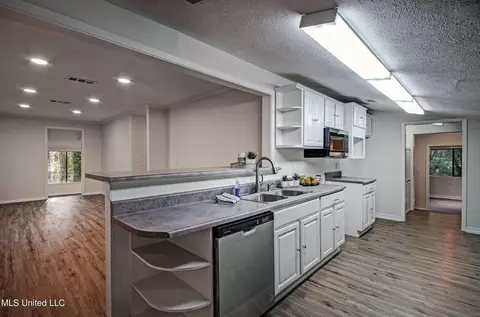 Kitchen - 102 Hickory Holw, Florence, MS 39073 photo 1 of 3