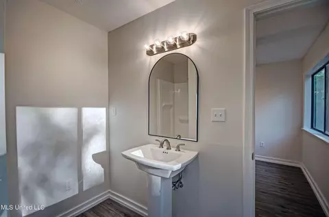 Bath - 102 Hickory Holw, Florence, MS 39073 photo 4 of 6
