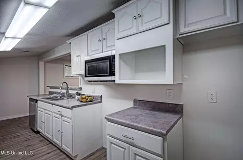 Kitchen - 102 Hickory Holw, Florence, MS 39073 photo 3 of 3