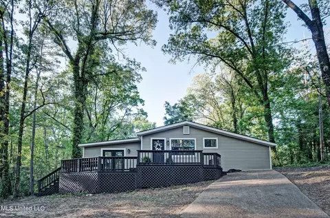 102 Hickory Holw, Florence, MS 39073