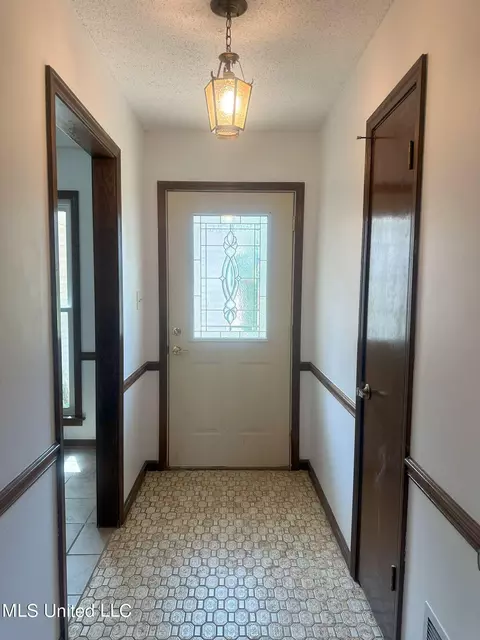 Entry Way - 1948 Tina Dr, Hernando, MS 38632 photo 1 of 1