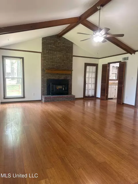 Living - 1948 Tina Dr, Hernando, MS 38632 photo 1 of 3