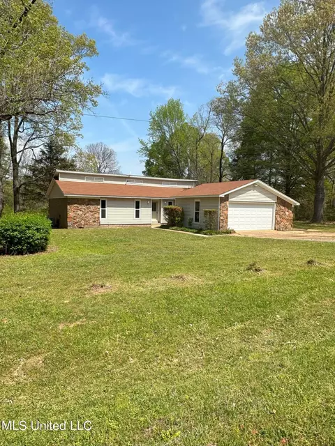 1948 Tina Dr, Hernando, MS 38632