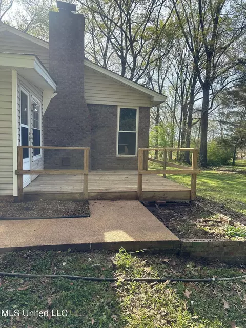 Exterior - 1948 Tina Dr, Hernando, MS 38632 photo 3 of 6