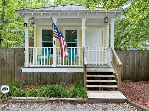 2529 N 10th St, Ocean Springs, MS 39564