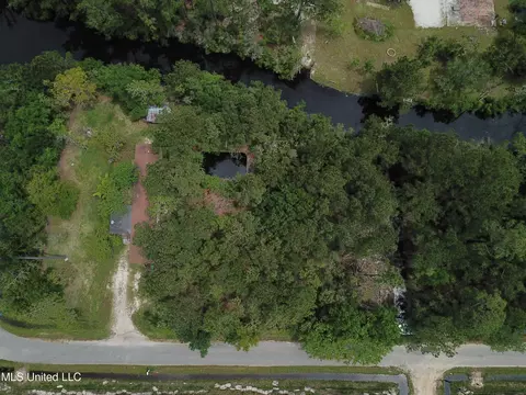 10036 Linden Ln, Bay Saint Louis, MS 39520