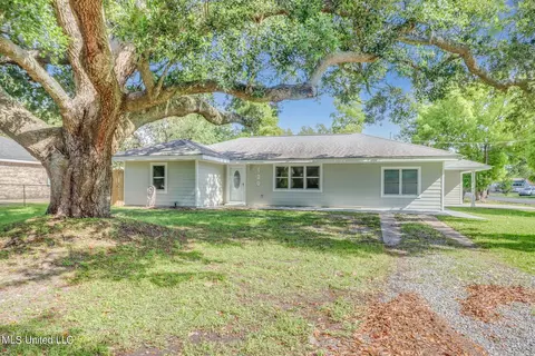 120 Ridgeway Dr, Gulfport, MS 39507