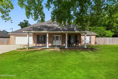 11063 Amber Dr, D'iberville, MS 39540
