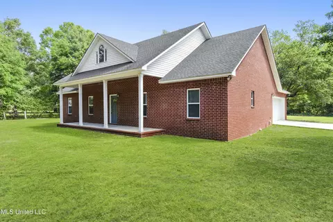 22206 Begonia St, Moss Point, MS 39562