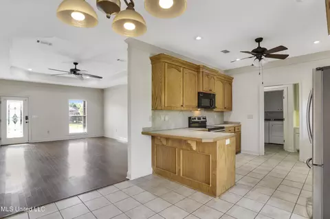 Kitchen - 511 Kate Lofton Dr, Brandon, MS 39047 photo 3 of 4
