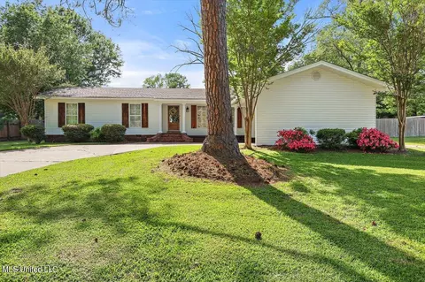 220 Hannah Dr, Clinton, MS 39056