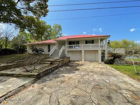 3401 N 1st Rd, Ocean Springs, MS 39564