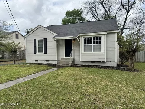 806 Maple St, Cleveland, MS 38732