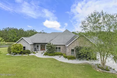 1060 Fenton Place Dr, Kiln, MS 39556