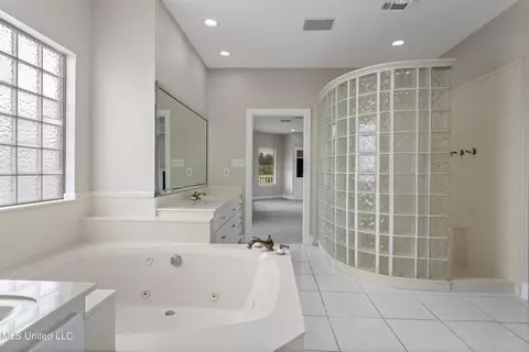 Bath - 2003 Claudette Ct, Biloxi, MS 39531 photo 4 of 6