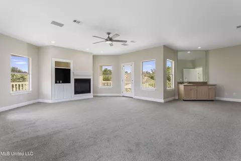 Living - 2003 Claudette Ct, Biloxi, MS 39531 photo 8 of 10