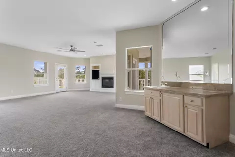 Living - 2003 Claudette Ct, Biloxi, MS 39531 photo 7 of 10