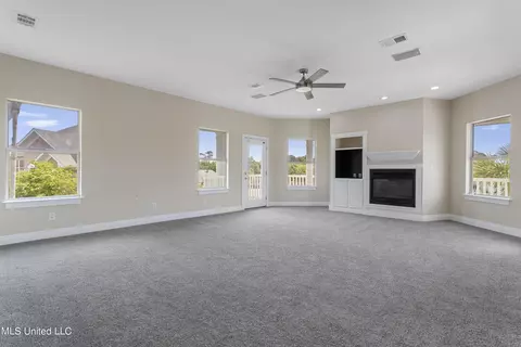 Living - 2003 Claudette Ct, Biloxi, MS 39531 photo 9 of 10