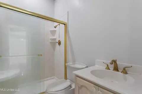 Bath - 2003 Claudette Ct, Biloxi, MS 39531 photo 1 of 6