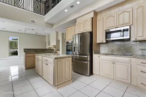 Kitchen - 2003 Claudette Ct, Biloxi, MS 39531 photo 5 of 9