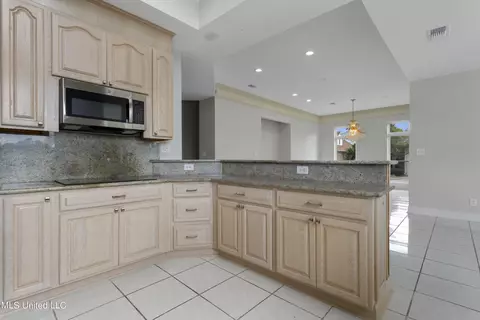 Kitchen - 2003 Claudette Ct, Biloxi, MS 39531 photo 6 of 9