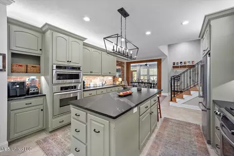 Kitchen - 204 Catherine Cor, Brandon, MS 39047 photo 5 of 5