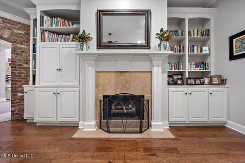 Living - 204 Catherine Cor, Brandon, MS 39047 photo 2 of 4