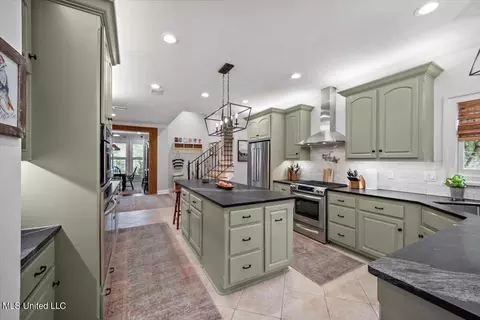 Kitchen - 204 Catherine Cor, Brandon, MS 39047 photo 2 of 5