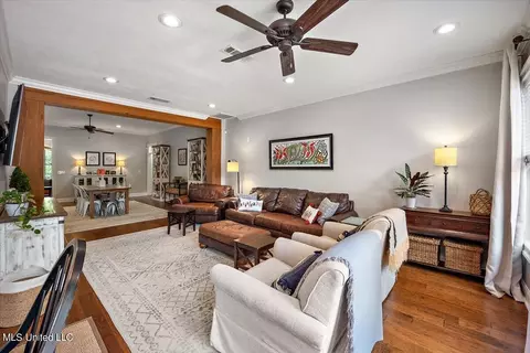 Living - 204 Catherine Cor, Brandon, MS 39047 photo 4 of 4