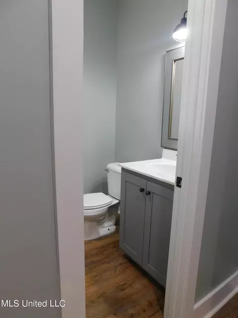 Bath - 1457 N Thunderbird, Hernando, MS 38632 photo 6 of 7