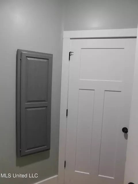 Entry Way - 1457 N Thunderbird, Hernando, MS 38632 photo 3 of 4