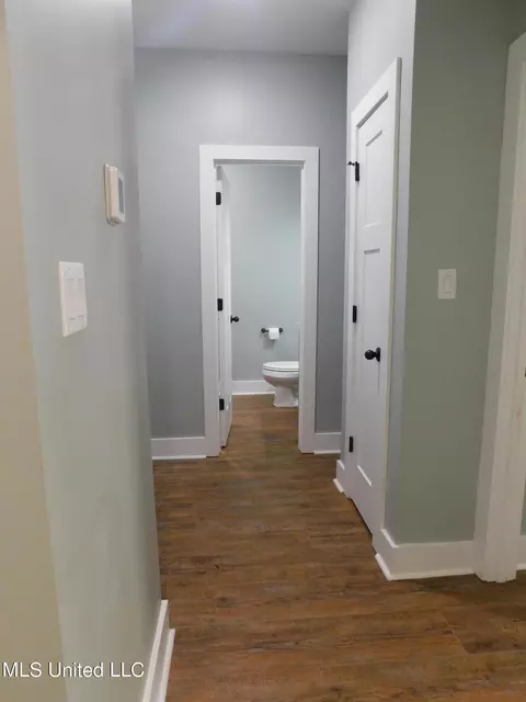 Entry Way - 1457 N Thunderbird, Hernando, MS 38632 photo 4 of 4