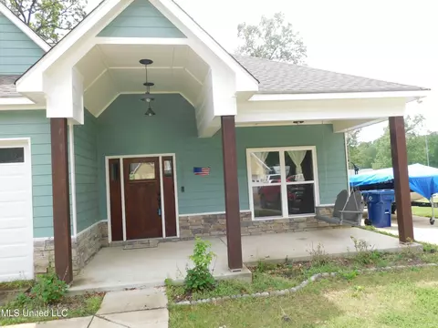 Exterior - 1457 N Thunderbird, Hernando, MS 38632 photo 2 of 9