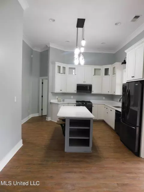 Kitchen - 1457 N Thunderbird, Hernando, MS 38632 photo 4 of 5
