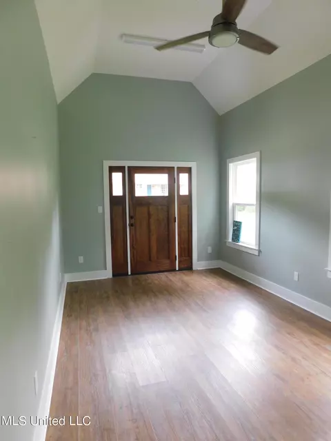 Entry Way - 1457 N Thunderbird, Hernando, MS 38632 photo 1 of 4