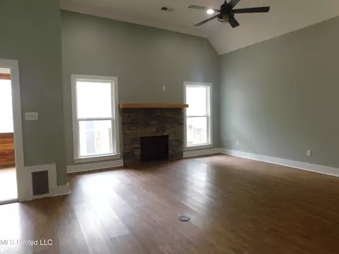 Living - 1457 N Thunderbird, Hernando, MS 38632 photo 1 of 1