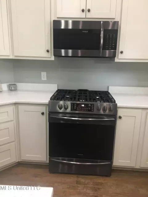 Kitchen - 1457 N Thunderbird, Hernando, MS 38632 photo 2 of 5