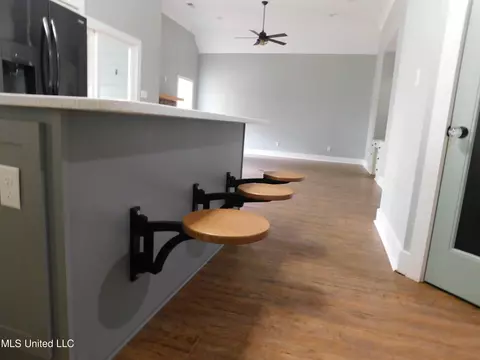 Entry Way - 1457 N Thunderbird, Hernando, MS 38632 photo 2 of 4