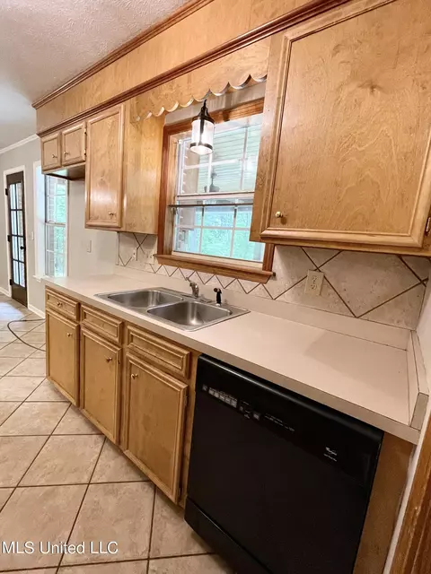 Kitchen - 258 Hebron Hill Dr, Brandon, MS 39042 photo 1 of 9