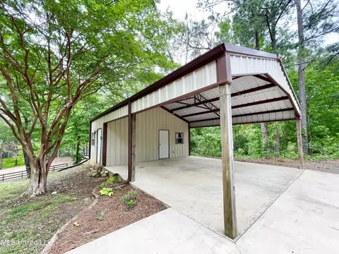 Exterior - 258 Hebron Hill Dr, Brandon, MS 39042 photo 8 of 33