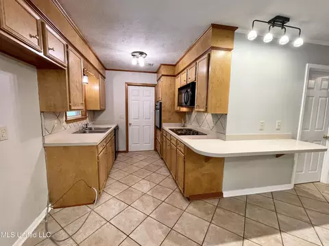 Kitchen - 258 Hebron Hill Dr, Brandon, MS 39042 photo 6 of 9