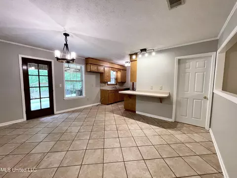 Kitchen - 258 Hebron Hill Dr, Brandon, MS 39042 photo 8 of 9