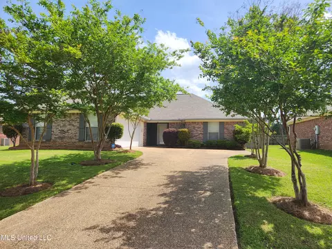 370 Greystone Pointe, Terry, MS 39170