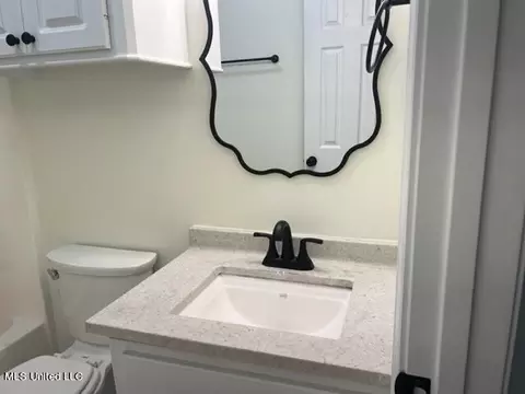 Bath - 720 Prominence Dr, Flowood, MS 39232 photo 7 of 8