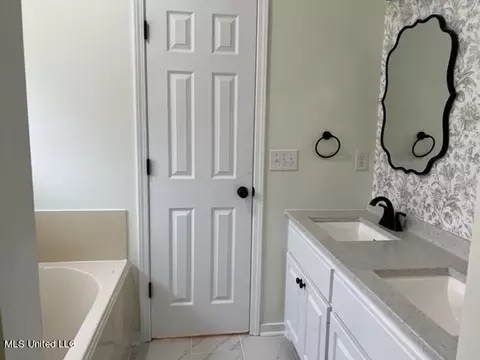Bath - 720 Prominence Dr, Flowood, MS 39232 photo 3 of 8