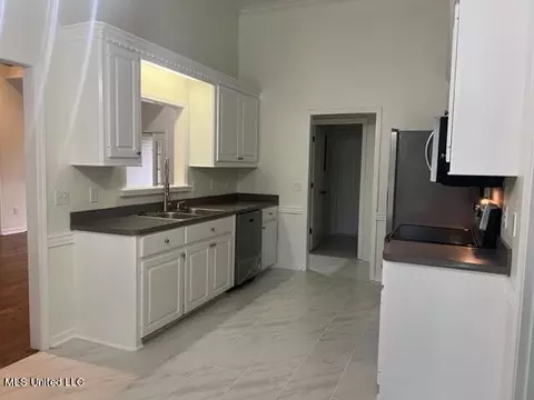 Kitchen - 720 Prominence Dr, Flowood, MS 39232 photo 1 of 2