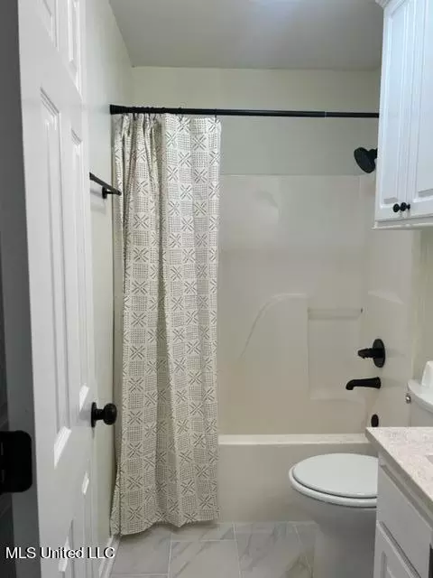 Bath - 720 Prominence Dr, Flowood, MS 39232 photo 4 of 8